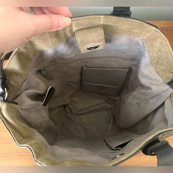 ♦️SOLD♦️ Vince Camuto Croc Embossed Suede Mavis Tote Olive Green Crossbody Bag - Picture 10 of 13